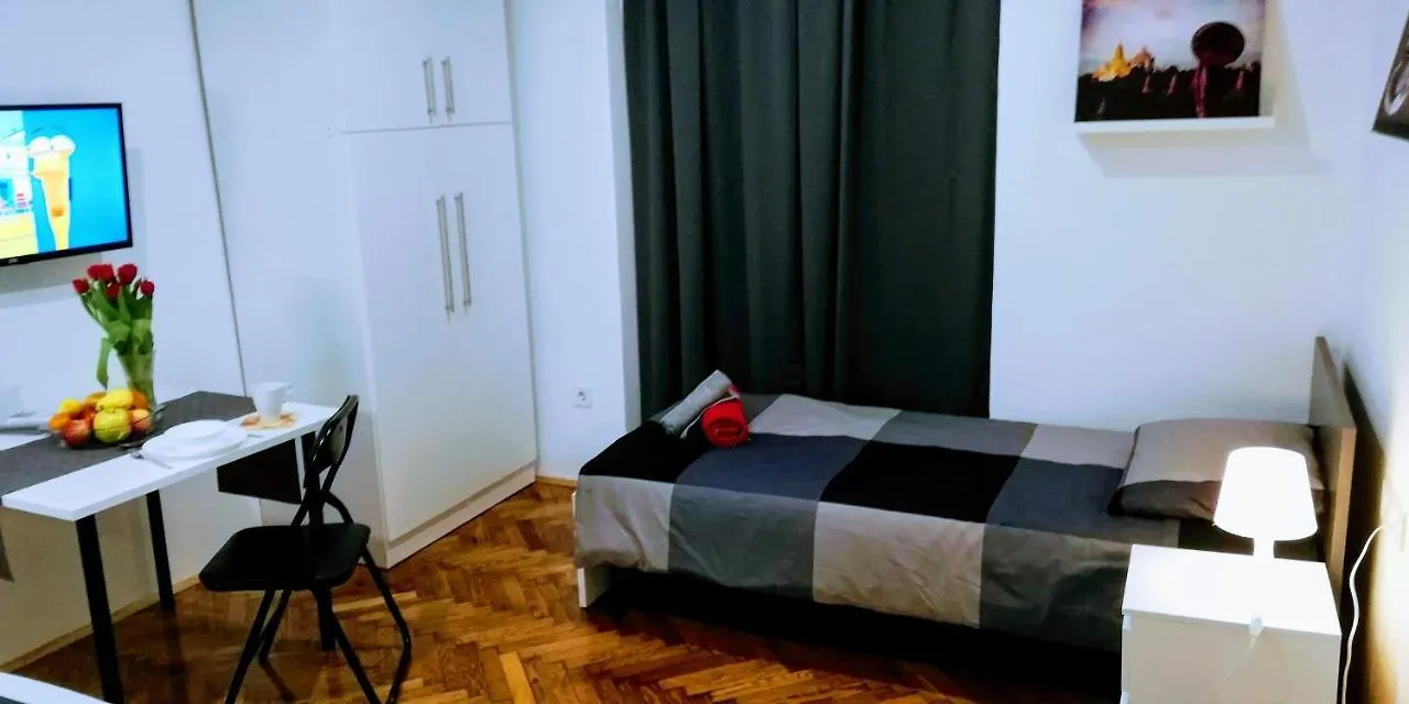 Pula Center Green Park Apartments And Rooms