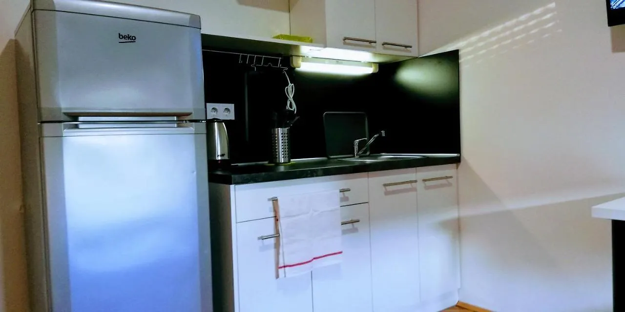 Pula Center Green Park Apartments And Rooms