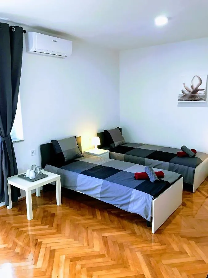 Pula Center Green Park Apartments And Rooms Croatie