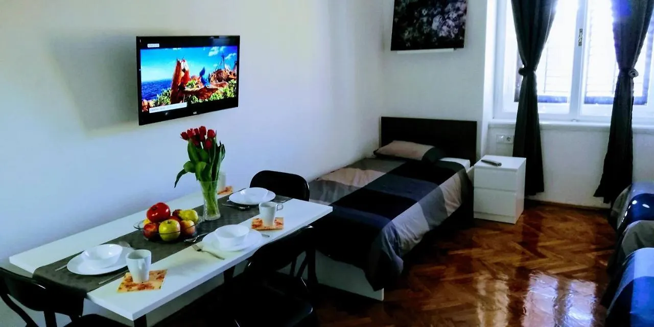 Pula Center Green Park Apartments&Rooms 0*,